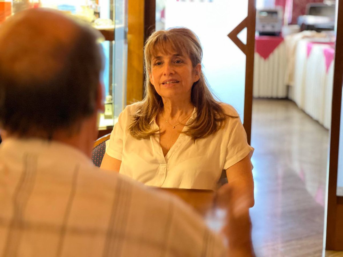CarolineYADAN's tweet photo. ☕ Nouveau pays, nouveau « Café avec votre députée » !

Ravie d’avoir retrouvé les Français de Saint-Marin 🇫🇷-🇸🇲 pour un moment d’échange convivial autour de leurs préoccupations et de leur quotidien.

Fidèle à ma promesse, je reste à leur disposition pour écouter, répondre et agir.