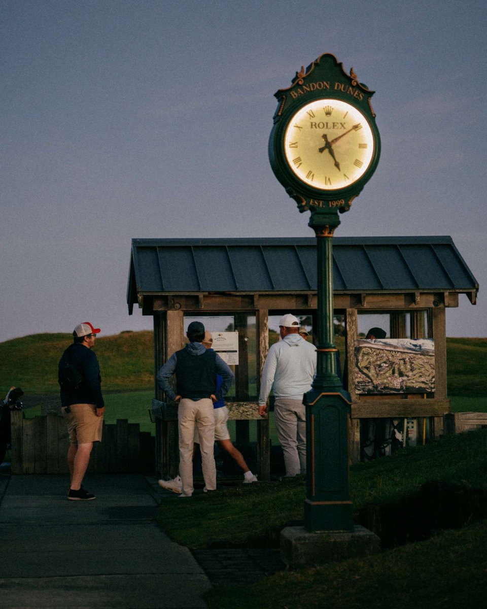 BandonDunesGolf's tweet photo. Scenes from Bandon Solstice morning, where 140 participants have set off to play 72 holes of golf in one day, across Bandon Dunes, Pacific Dunes, Bandon Trails, and Old Macdonald. https://t.co/5BJx1W8D9y