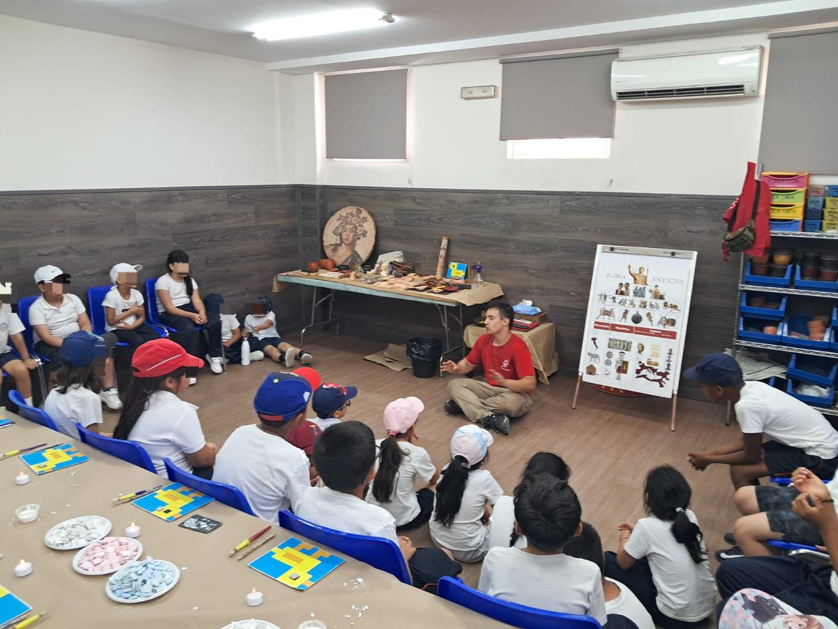 CeipEcuador's tweet photo. 🏺⏳ Las clases de 1º y 2º de Primaria disfrutaron de una fantástica salida a Arqueopinto, viajando al pasado para descubrir cómo vivían nuestros antepasados. ¡Aprender historia de forma práctica es toda una aventura! 🌟 #Arqueopinto #SalidaEscolar #CEIPRepúblicaDeEcuador https://t.co/yFGHrLarqp