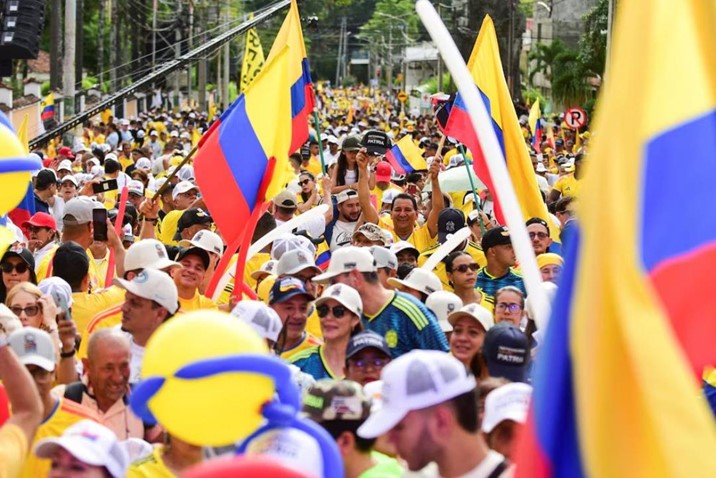 MXESTADIOS's tweet photo. ¿Llenarán el Azteca?
Miles de colombianos están en la CDMX para su juego de mañana miércoles contra Uzbekistán.

Para hoy, tienen previsto una concentración y banderazo en el Ángel de la Independencia a las 6pm.

La fiesta del Mundial no es sólo mexicana en la capital. https://t.co/0enAOKU4gR