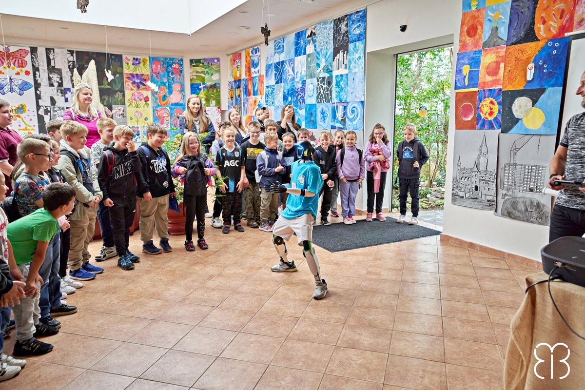 BotankaTeplice's tweet photo. Oslavili jsme 1. Mezinárodní den vzdělávání v botanických zahradách (#IDBGE) i v Teplicích! Robot Sonny propojil technologie a přírodu /// We celebrated the 1st International Day of Botanic Garden Education! Robot Sonny connected tech &amp; nature @bgci https://t.co/SxLtlT0Iyr