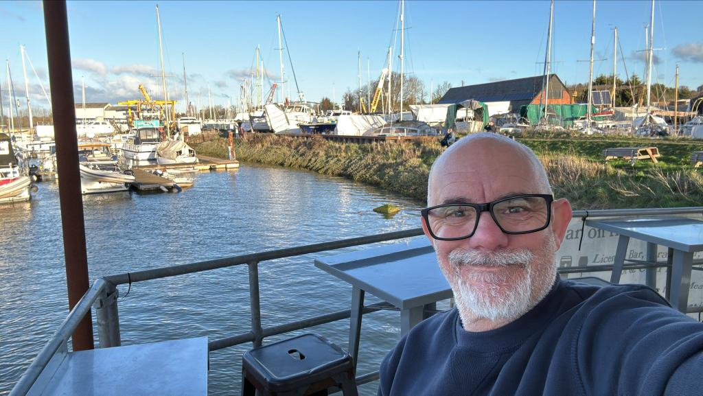 remembertobkind's tweet photo. Nice day for a walk and a cuppa by the river. Won't you join me? Need someone to pay for the cake 😁☕️🍰 https://t.co/CaXZspscvu