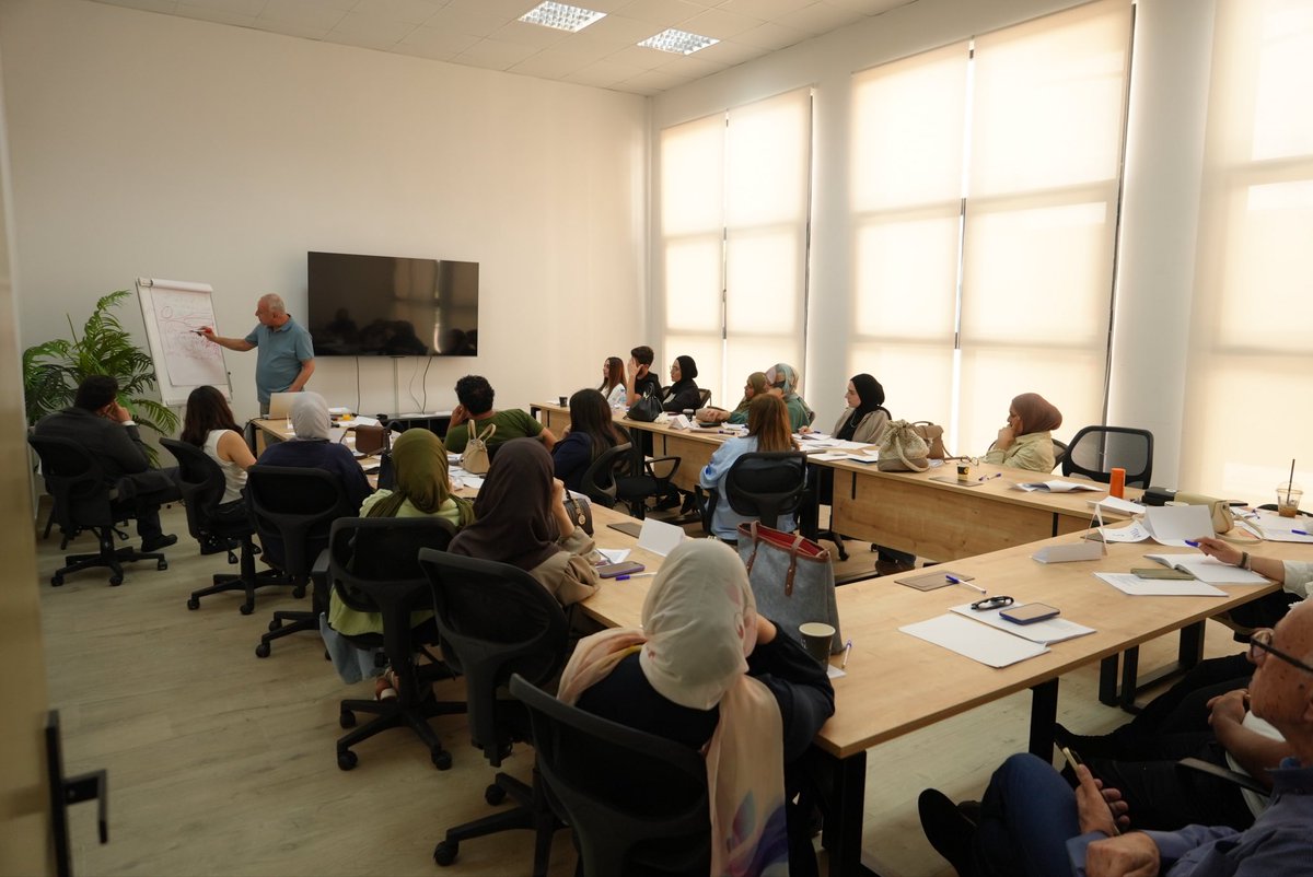 HFLebanon's tweet photo. "قانون العمل وقانون الضمان الاجتماعي" عنوان أولى ورش العمل ضمن مسار التجديد النقابي في أكاديمية الدولة الوطنية بالشراكة مع اتحاد نقابات العمال والمستخدمين في الجنوب. https://t.co/Qwf1iUNcU8