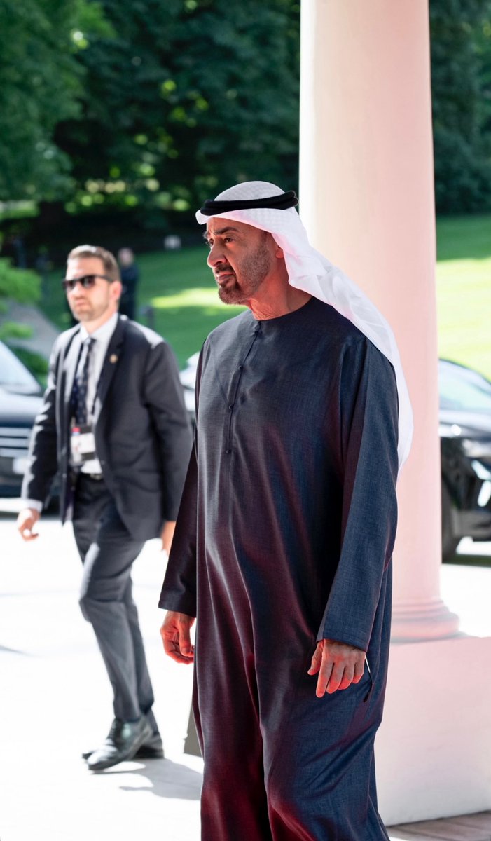 _HMRD's tweet photo. يا حر يا نادر ومن صفوة احرار
والحر عينه ما يسلم سهمها
تحت الامر حنا وتفداك الاعمار
يا واحد فيك المعاني وشيمها https://t.co/hVtaqTAhC6