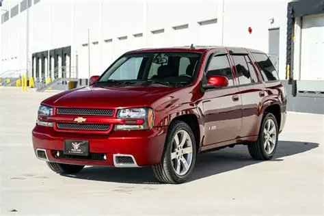 N0rthsideDonutz's tweet photo. @Grxit Around the same time they decided to shoehorn a 6.0 LS2 into a grocery getter SUV.
(which is hot) https://t.co/6vrDowovAm