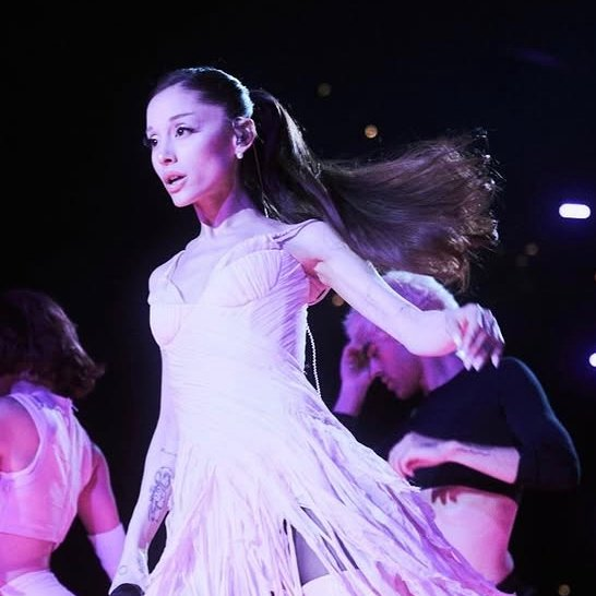 AGDailyStreams's tweet photo. Ariana Grande on Monday's Global Spotify chart (15/06)

#3. (+1) hate that i made you love me — 5,499,414
#71. (+4) we can't be friends — 1,775,429
#144. (RE) Into You — 1,349,385
#185. (+11) Love Me Harder — 1,233,345 https://t.co/QWMLMn9zNd