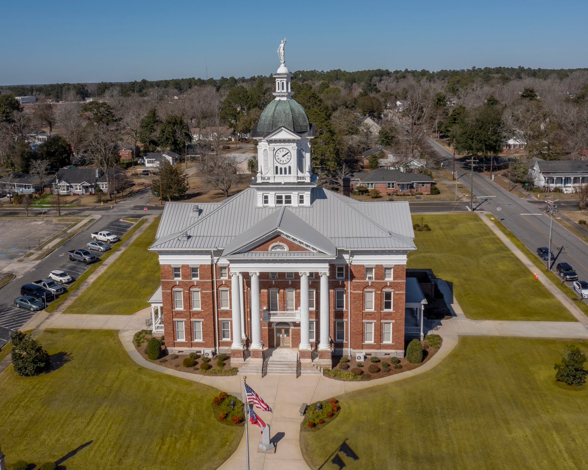 GACourts's tweet photo. In honor of #America250, throughout the months of June and July 2026, we’ll feature the U.S. flag flying at courthouses all over Georgia.  Today, we spotlight the Jenkins County Courthouse. https://t.co/wNSa9hZUGA