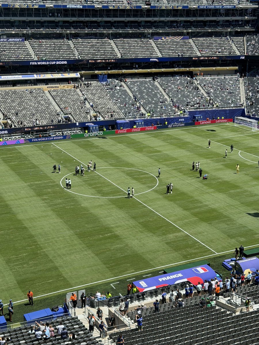 IliesPeeters's tweet photo. Les joueurs des deux pays découvrent la pelouse du MetLife #FRASEN

Retrouvailles entre les Parisiens Mbaye, Barcola, Doué et Zaïre-Emery

@90minFR https://t.co/gBMwgcWitU