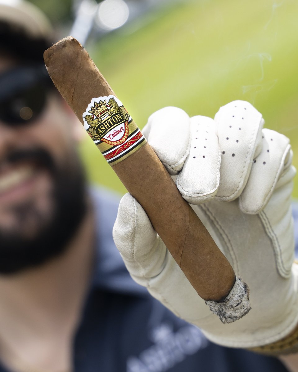 Ashtoncigar's tweet photo. Some rounds are remembered for the shots ⛳ This one will be remembered by the smoke 💨 https://t.co/T9nk5Rck9y