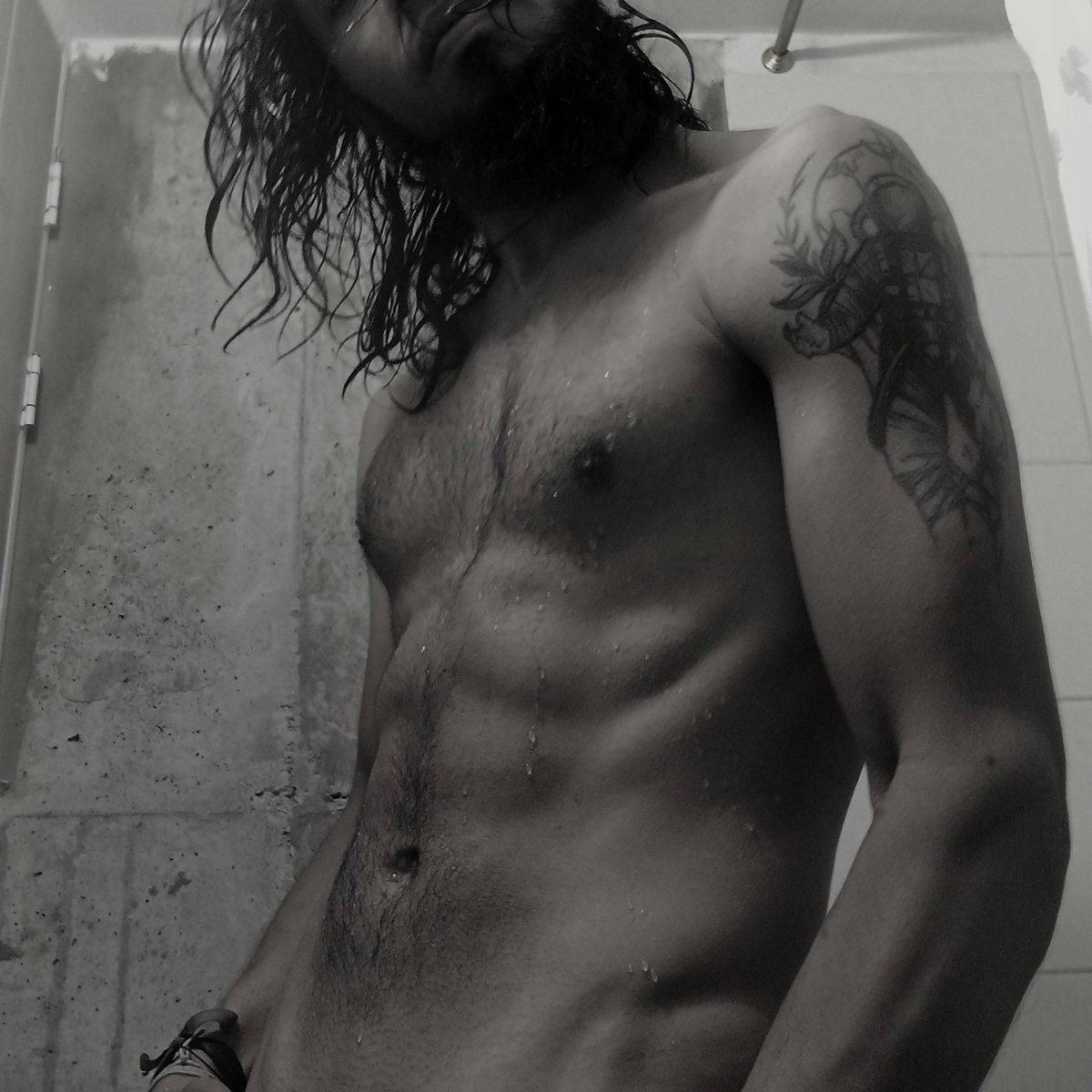 anarcobiker's tweet photo. Cuerpo limpio mente sucia...

#MartesDeMorboYProvocación https://t.co/QEmi7DexNq