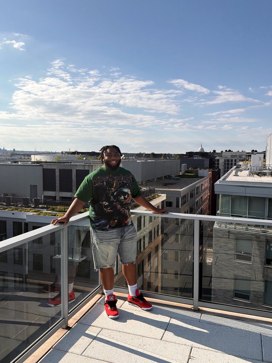 Galaxy1K_DC's tweet photo. 29🥂 Still I rise, Maya Angelou Vibes 🥶 https://t.co/8p2gbjFRsl
