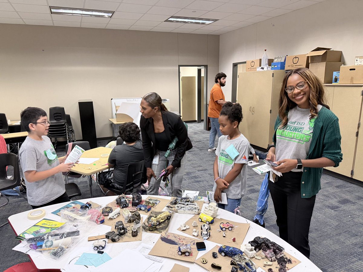 PaulaMe68556191's tweet photo. @AliefISD Today, our YISA students had the privilege of welcoming two special visitors to our Horn YISA site! We are grateful for the opportunity to showcase the amazing learning, creativity, and innovation taking place every day. @AliefInnovators @AliefScience @aliefstem https://t.co/xfkpUTJk1s