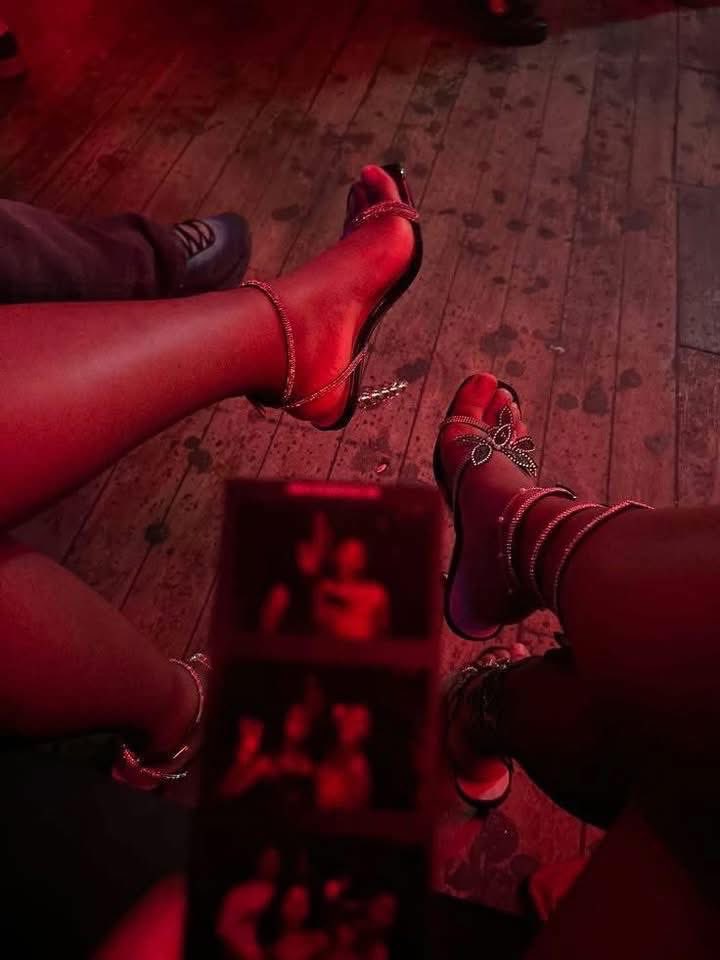 Isla_McKayx's tweet photo. You don't have to do too much talking, just tell me to be ready by 8pm 🥂❣️✨ https://t.co/fmQtLkAWoD