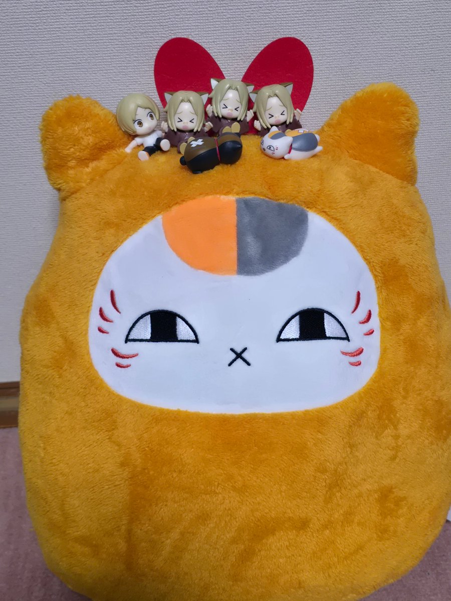 zigemon1971's tweet photo. 今日の仕事帰りの戦利品！
子狐3かぶり😅　すってるころりんしても、フカフカニャンコ先生のおかげで痛くなさそうですね😁 https://t.co/Zz8f7wULTI