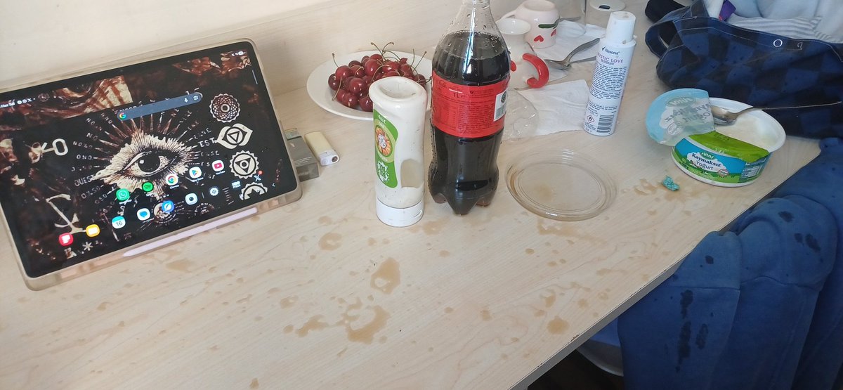 leviathan_den's tweet photo. Kurye bana ufak bi süpriz hazırlamış... https://t.co/pO8tSjfhj7
