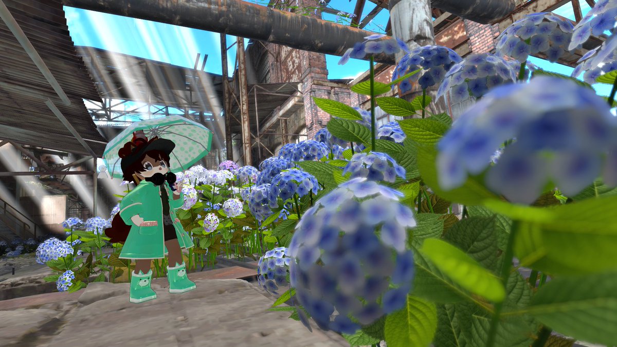 tom_vrchat's tweet photo. - ワールド探訪記 -
六月工場
https://t.co/MbZL0sgnm3

廃工場にいっぱいに咲く紫陽花。さびれた工場と差し込む光に照らされて美しく咲く紫陽花の対比が物語性を感じさせる雰囲気系ワールド。 https://t.co/ZUOV3fPAut