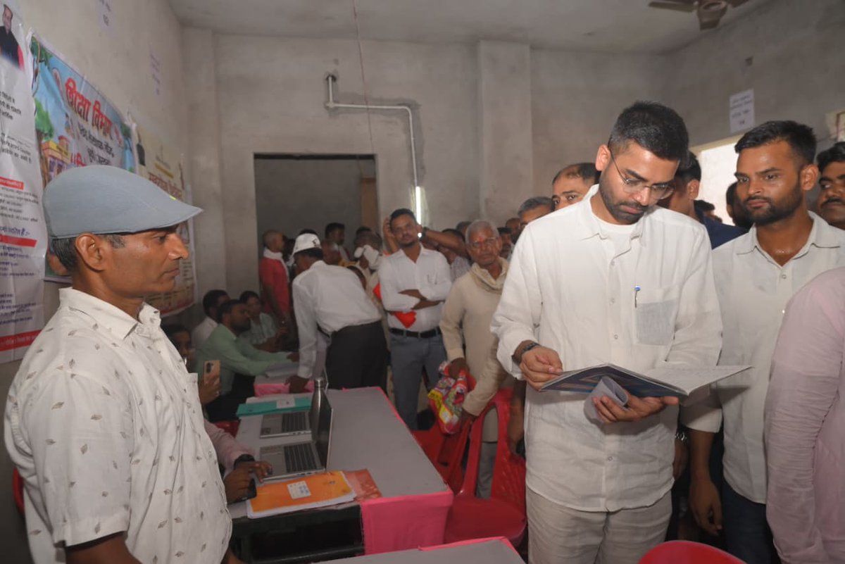 SujitKushRLJD's tweet photo. आज बिहार सरकार के माननीय पंचायती राज मंत्री सह अरवल जिला प्रभारी, राष्ट्रीय लोक मोर्चा के भविष्य बड़े भैया युवा सम्राट श्री @DeepakRLM जी के साथ अरवल जिले के विभिन्न प्रखंडों एवं पंचायतों में सरकार के द्वारा आयोजित सहायता शिविरों का निरीक्षण किया। 
@UpendraKushRLM @RLMofIndia https://t.co/Xf6qaqzmjy