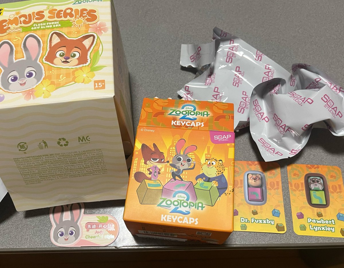 aimi_yu_'s tweet photo. 〈交換・譲渡〉ズートピア　キーボード
譲・52toys フィニック×2　ジュディ　クロウハウザー
キーキャップ　パウバート　ドクターファズビー　ボゴ署長　ラス
top toy スマホホルダー　ジュディ 笑顔

求・写真、ニックorフラッシュorレミングor買取

首都圏手渡し、郵送⭕️
お気軽にお声がけください✨ https://t.co/oNaxUMjcLb