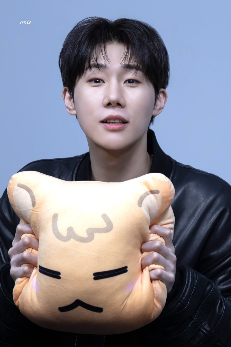 onle_sk's tweet photo. 260315 디어마이뮤즈 팬싸
꾸깃 규찌 (˵◝ ⩊ ◜˵マ
#김성규 #KimSungKyu #인피니트 #INFINITE #OFFTHEMAP https://t.co/DqRI6w6boJ