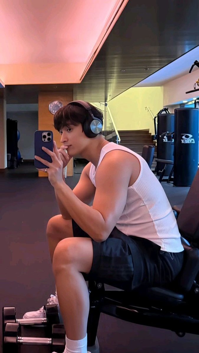stargazewonwoo's tweet photo. i need dokyeom to only have tank tops in his wardrobe https://t.co/MekCCl4HrA