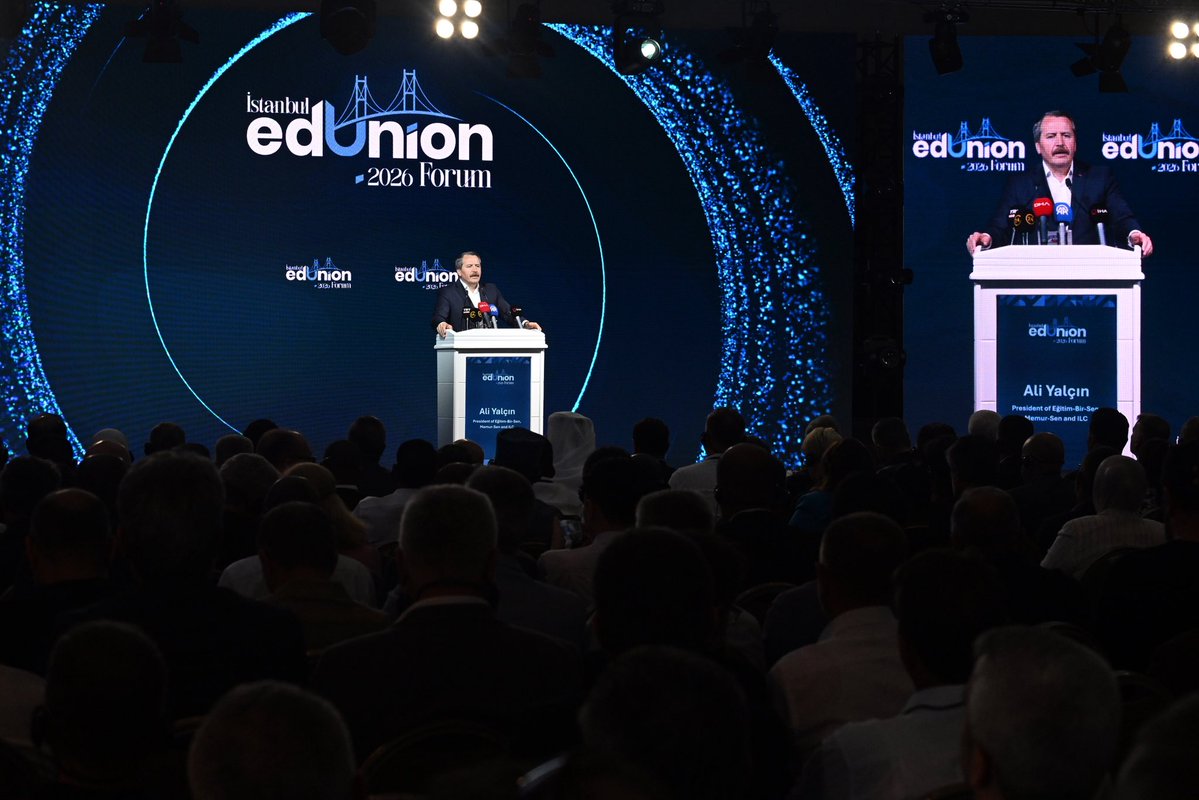 EgitimBirSen's tweet photo. 📍 İstanbul EdUnion Forum 2026

Eğitimde Küresel Dayanışmanın Yeni Platformu İstanbul EdUnion Forum’un açılış törenine Milli Eğitim Bakan Yardımcısı Cihad Demirli, İstanbul Valisi  Davut Gül, Cumhurbaşkanlığı Eğitim ve Öğretim Politikaları Kurulu üyesi Prof. Dr. Yusuf Alpaydın, Eğitim Enternasyonali temsilcisi Dalila El-Barhami katıldı.

İstanbul EdUnion Forum 2026’ya katılmak üzere 55 ülkeden 67 eğitim sendikası, 1 uluslararası ve 2 bölgesel eğitim örgütü olmak üzere toplam 132 sendikacı lider İstanbul’a geldi.

İstanbul EdUnion Forum 2026 başladı. 

#İstanbulEdUnionForum | #EğitimBirSen | #EğitimVeEmek | #KüreselDayanışma