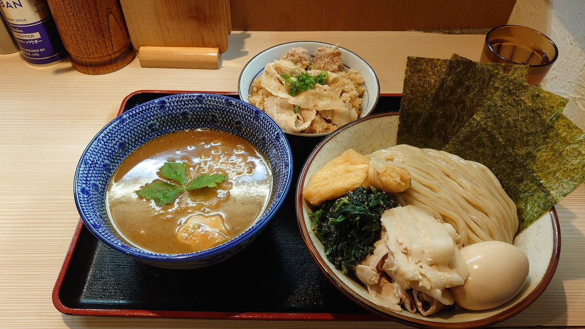 kenji_nsx_0104's tweet photo. Looking at this ramen has made me really hungry.😣🍜
#foodporn
#midnightfood
#foodcoma https://t.co/fyvUgDB27G