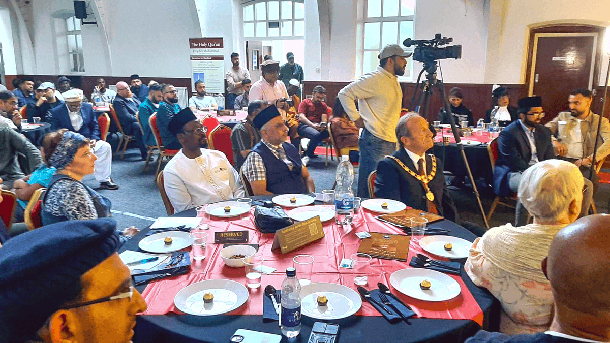 amea_wm's tweet photo. A beautiful turnout for Poets for Peace 2026 at Darul Barakaat Mosque, Birmingham.

Thank you to everyone who joined us for an evening of poetry, reflection, peace and community connection.

#PoetsForPeace #EchoesOfTheSoul @Poets_For_Peace https://t.co/6IJCJoNM6A