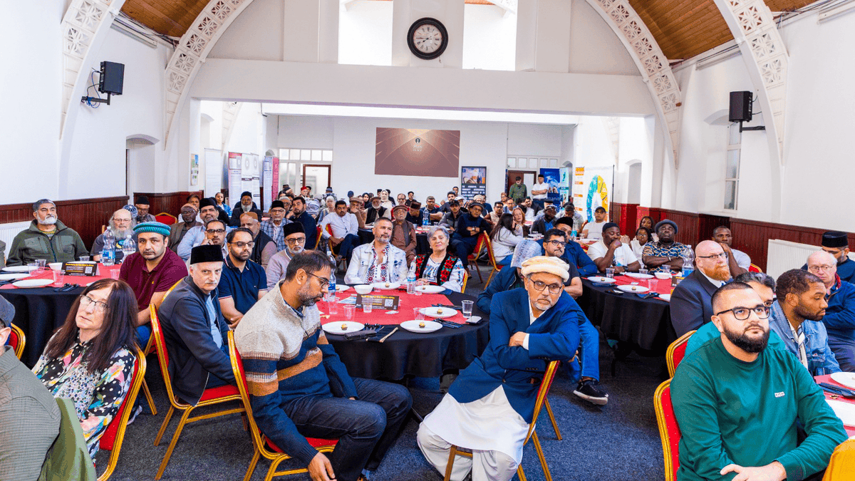 amea_wm's tweet photo. A beautiful turnout for Poets for Peace 2026 at Darul Barakaat Mosque, Birmingham.

Thank you to everyone who joined us for an evening of poetry, reflection, peace and community connection.

#PoetsForPeace #EchoesOfTheSoul @Poets_For_Peace https://t.co/6IJCJoNM6A
