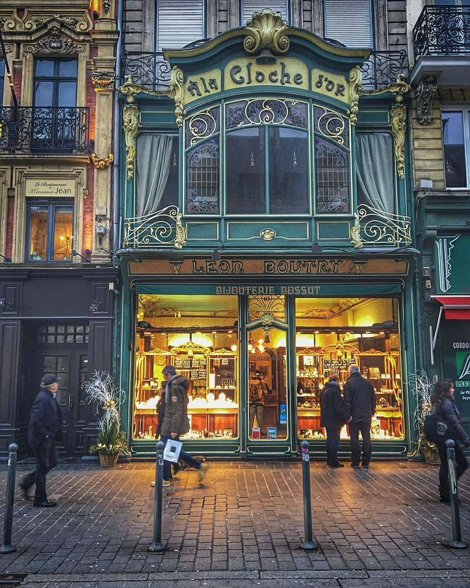 BiancoDavinci's tweet photo. Art Nouveau building Leon Boutry, Lille, France https://t.co/KmNdqlAnt4