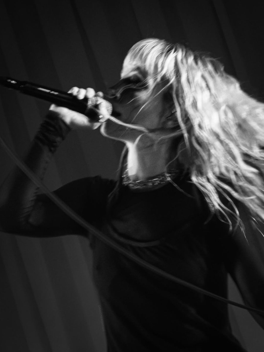 paramorebrasil's tweet photo. Hayley Williams em Colônia, noite 2, por secretwevowed 📷 https://t.co/fHuujqECa4