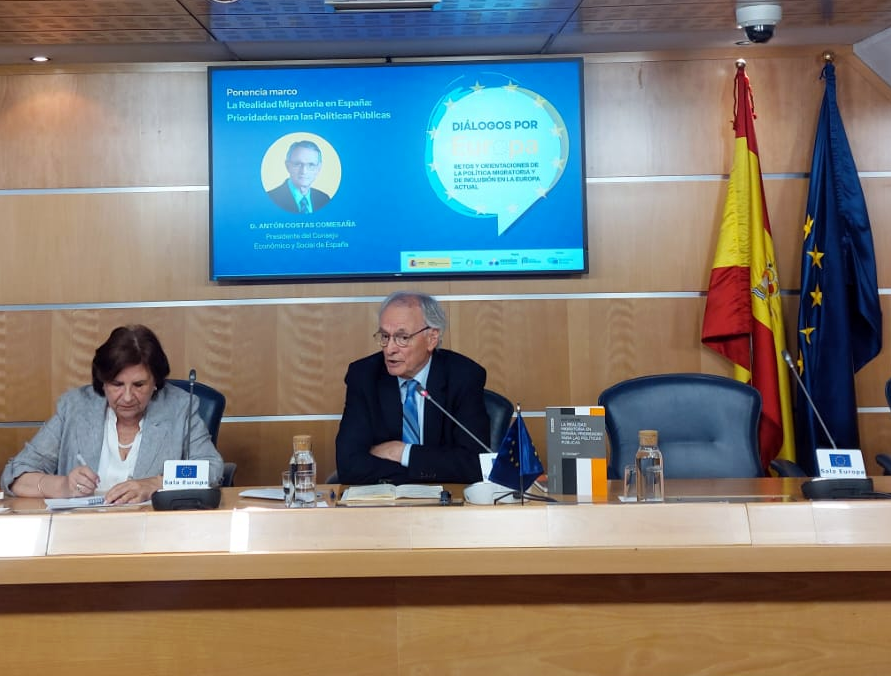 CESEspana's tweet photo. El presidente del CES de España, Antón Costas, ha impartido la ponencia marco centrada en el Informe  La realidad migratoria en España: prioridades para las políticas públicas durante la jornada organizada por @FundacionCepaim.
https://t.co/HoGTQJotJA https://t.co/dXDfAoOofi