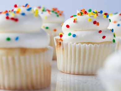 justnownews365's tweet photo. Just Now News supports local families by participating in Freed's Bakery's annual $1.50 Cupcake Sale benefiting HELP of Southern Nevada. The fundraiser promotes community involvement, with 75% of proceeds aiding programs for vulnerable residents. The sale features vanilla and chocolate cupcakes, available for online pre-order until supplies last, with pickups on July 14, 2026.
https://t.co/y1etXDpC1H