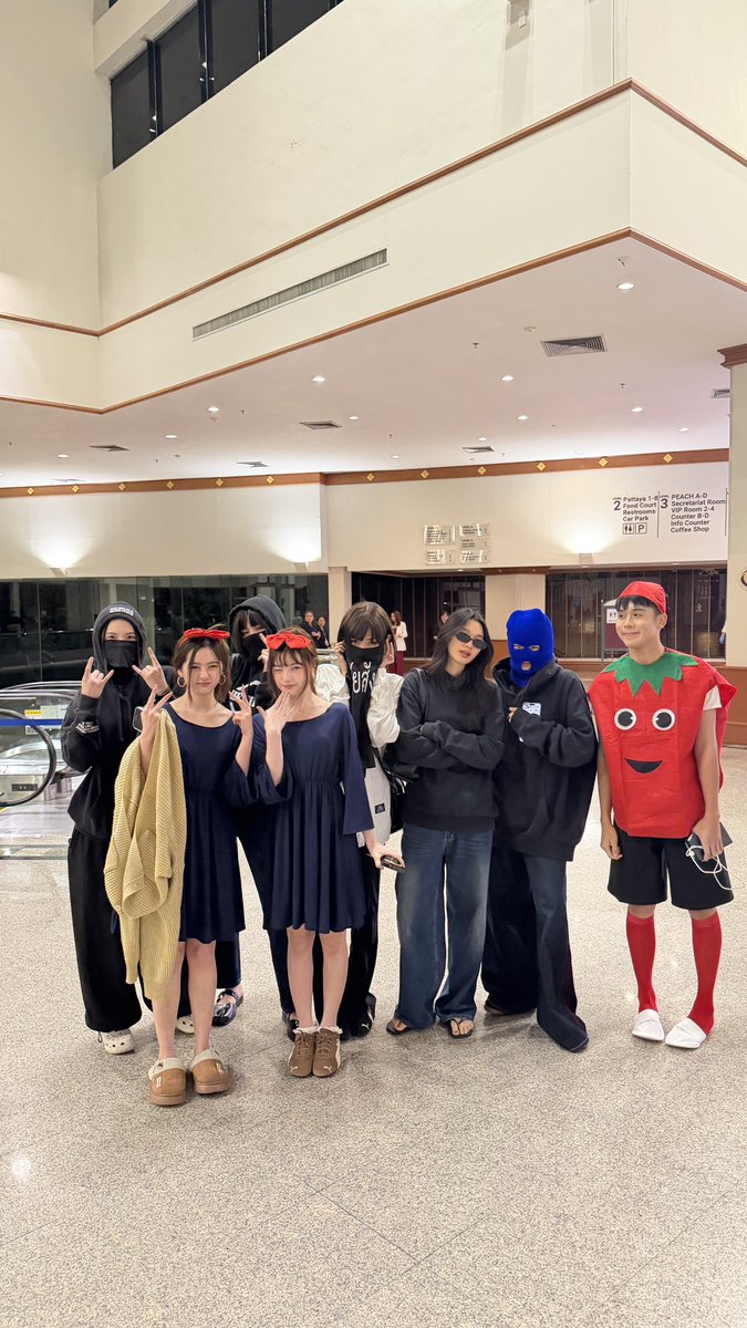 fforcejs's tweet photo. มิจฉาชีพ มาแล้วค้าบ #GMMTVOuting2026 https://t.co/1BDMRoBFNs