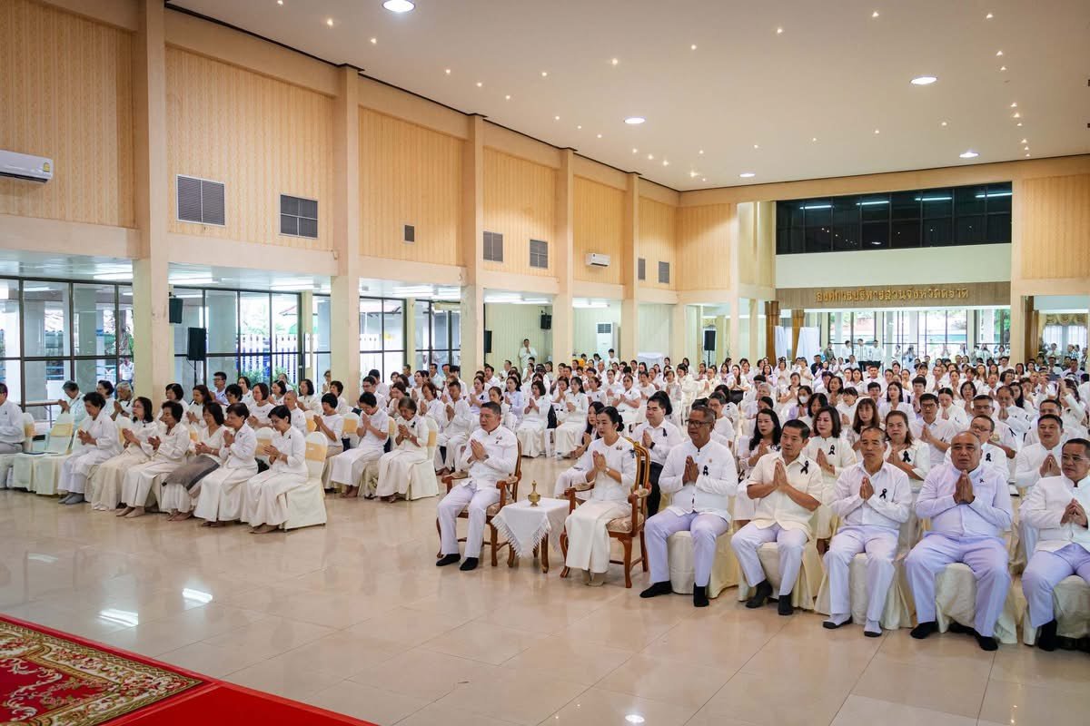 isoctrat's tweet photo. เมื่อ ๑๖ มิ.ย.๖๙  ร่วมพิธีโครงการร้อยใจไทย สืบสานราชธรรม ทั้งแผ่นดิน เพื่ออุทิศถวายเป็นพระราชกุศลแด่สมเด็จพระนางเจ้าสิริกิติ์ พระบรมราชินีนาถ พระบรมราชนนีพันปีหลวง  ณ ศาลาประชาคมจังหวัดตราด https://t.co/FeK41lxNnx https://t.co/aqEYFvccup
