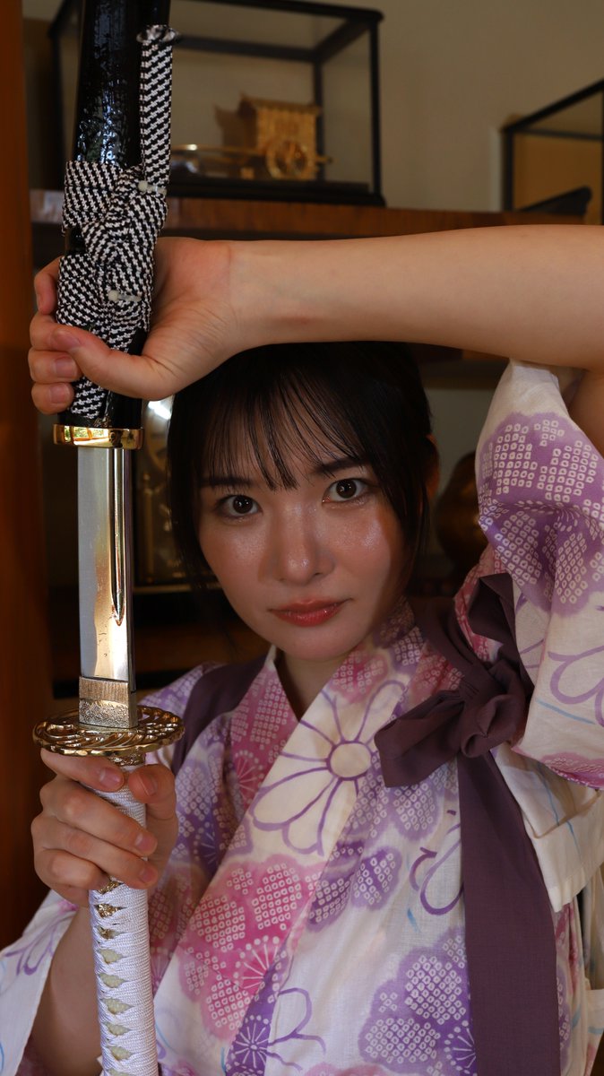 fox_az53678r1's tweet photo. #Mika さん #浴衣 #ポートレート #模造刀 #勝海舟拵大刀 #坂本龍馬拵大刀
古民家で浴衣と刀撮影♪ https://t.co/8AU2WkEm0w