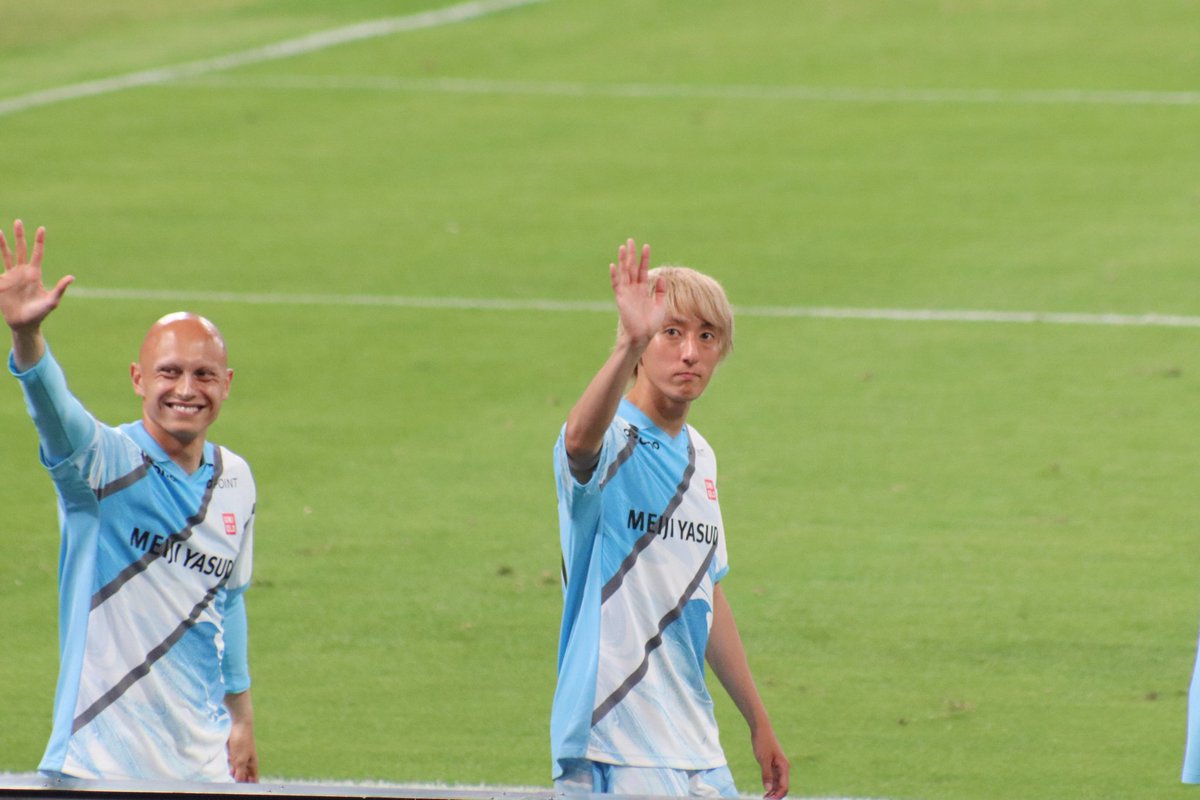 naivete_l's tweet photo. @yuzuzaki @yuzuen ついでに楽しそうなレレと虚無顔で手を振る川井も置いとくね……川井めちゃくちゃいい選手やんけ……うちにください！！！！！（直球） https://t.co/wjy6ofucLC