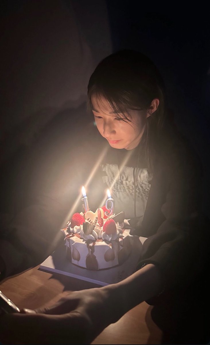hagiten's tweet photo. 그니까 저 촬영을 끝내고 장문의 감사메세지를 보냈으며
홍대에가서 생카까지 갔다왔다는거지? 심지어 자축도 했어 몸이 몇개인지모르겠다 애기..
너무 기특해🥹💕💕💕💕 https://t.co/TliQ0vLnxX