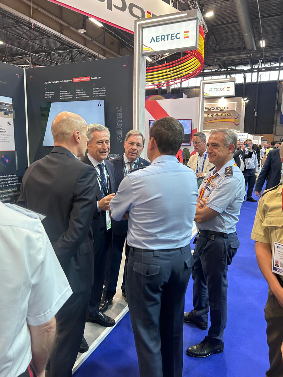 AERTECsol_es's tweet photo. We continue at #Eurosatory2026.
These days, we are sharing AERTEC’s technological capabilities in defence and had the honour of welcoming the delegations from DIGEID and the Defence Committee of the Spanish Congress of Deputies.
📍 Hall 6, Spanish Pavilion, Stand H236
#AERTEC https://t.co/O8uWPHLkOX