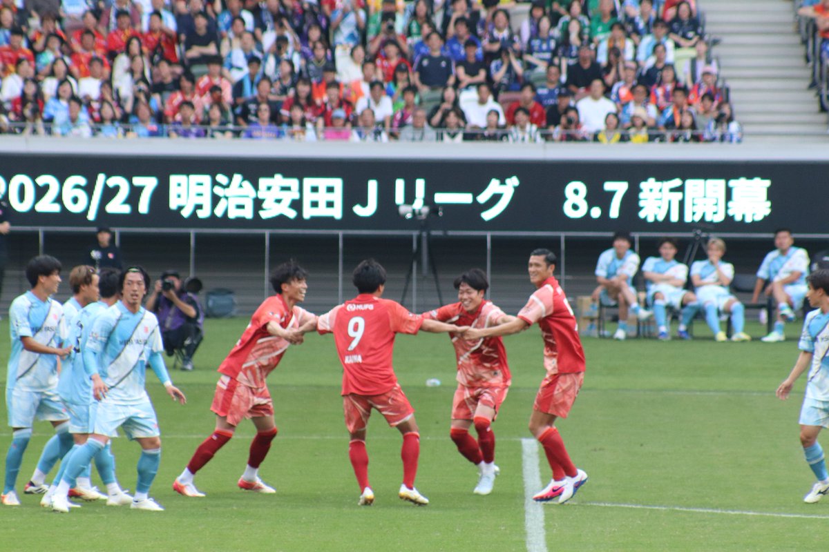 naivete_l's tweet photo. @yuzuzaki @yuzuen あとこれはツイッターで『強面のお遊戯会』って言われてて死ぬほど笑ったJ1-EASTのトルメンタ（J1-EASTのトルメンタ？？？？？？？？） https://t.co/5Fqae0Gdt3