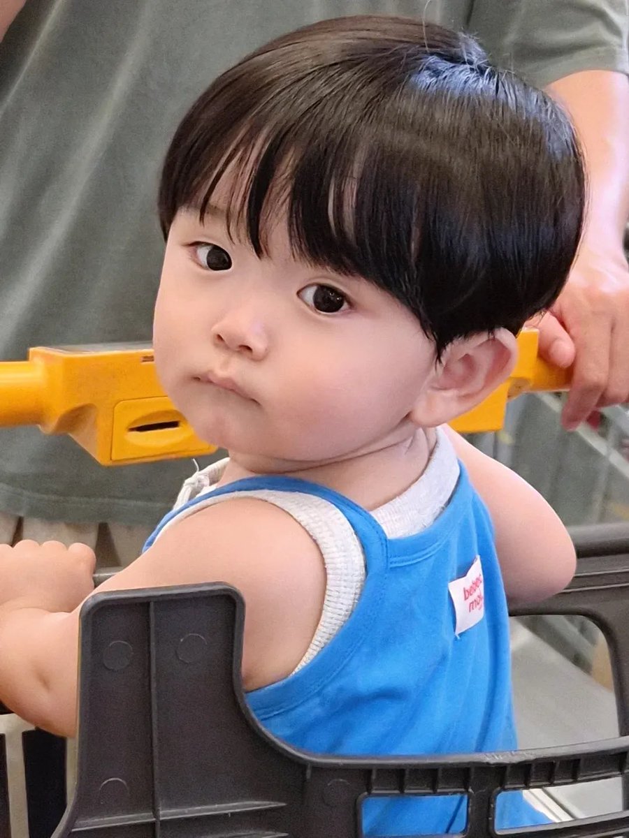 meowstpdf's tweet photo. น้องยูจุนใส่เสื้อฟ้า-ขาว แล้วจะไม่โดนเรียกว่าโดเรม่อนได้ไงล่ะลูก555555555 https://t.co/LAhosaaJX7