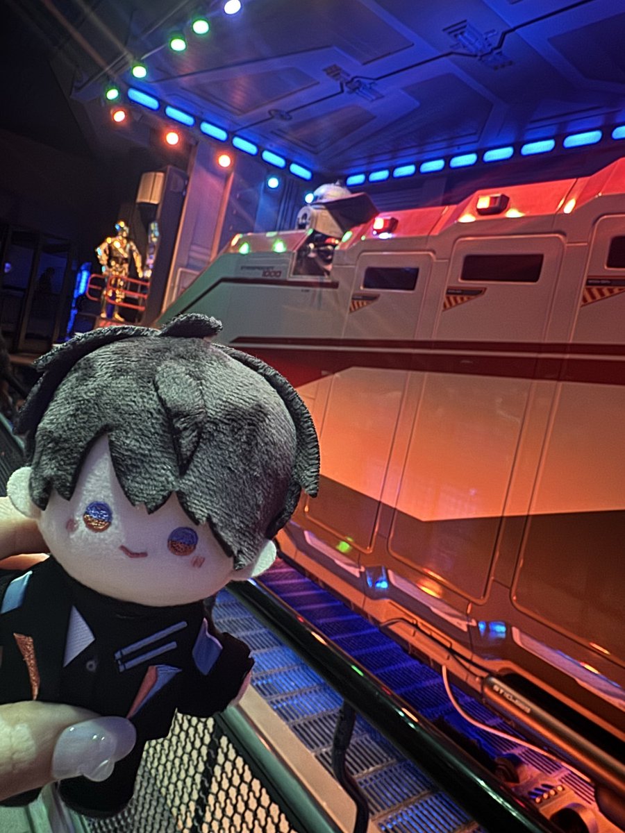 IiD4f's tweet photo. マヒルとスターツアーズの親和性が高かった🍎
さすがパイロット、さすが遠空艦隊執艦官
2枚目がね…歩きながらで上手く取れなかったけど、色のグラデーションがDAA制服っぽい。または瞳の色っぽい🫶 https://t.co/mKby1nwRh6