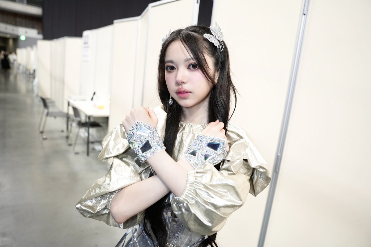 MORE_STAR_'s tweet photo. 「なんか...カッコいいっすね」と言ったら

背景黒い方がいいって
ノリノリの #中山こはく🩶

@kohaku_ms0730
#MORESTAR #もあすた https://t.co/DbypSRKxbe