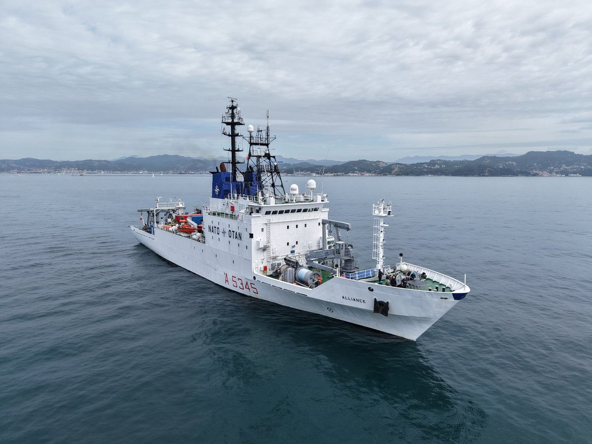 ItalianNavy's tweet photo. L'unità polivalente di ricerca #Alliance ha lasciato la base navale della Spezia per prendere parte alla #TaskForceXArctic della NATO.

Tre mesi di navigazione, ricerca e innovazione tra Nord Atlantico e Artico per contribuire allo sviluppo delle future capacità marittime dell’Alleanza.

Buon vento!

#IlGrandeEquipaggio 
#OltreGliOrizzonti
#HighNorth
