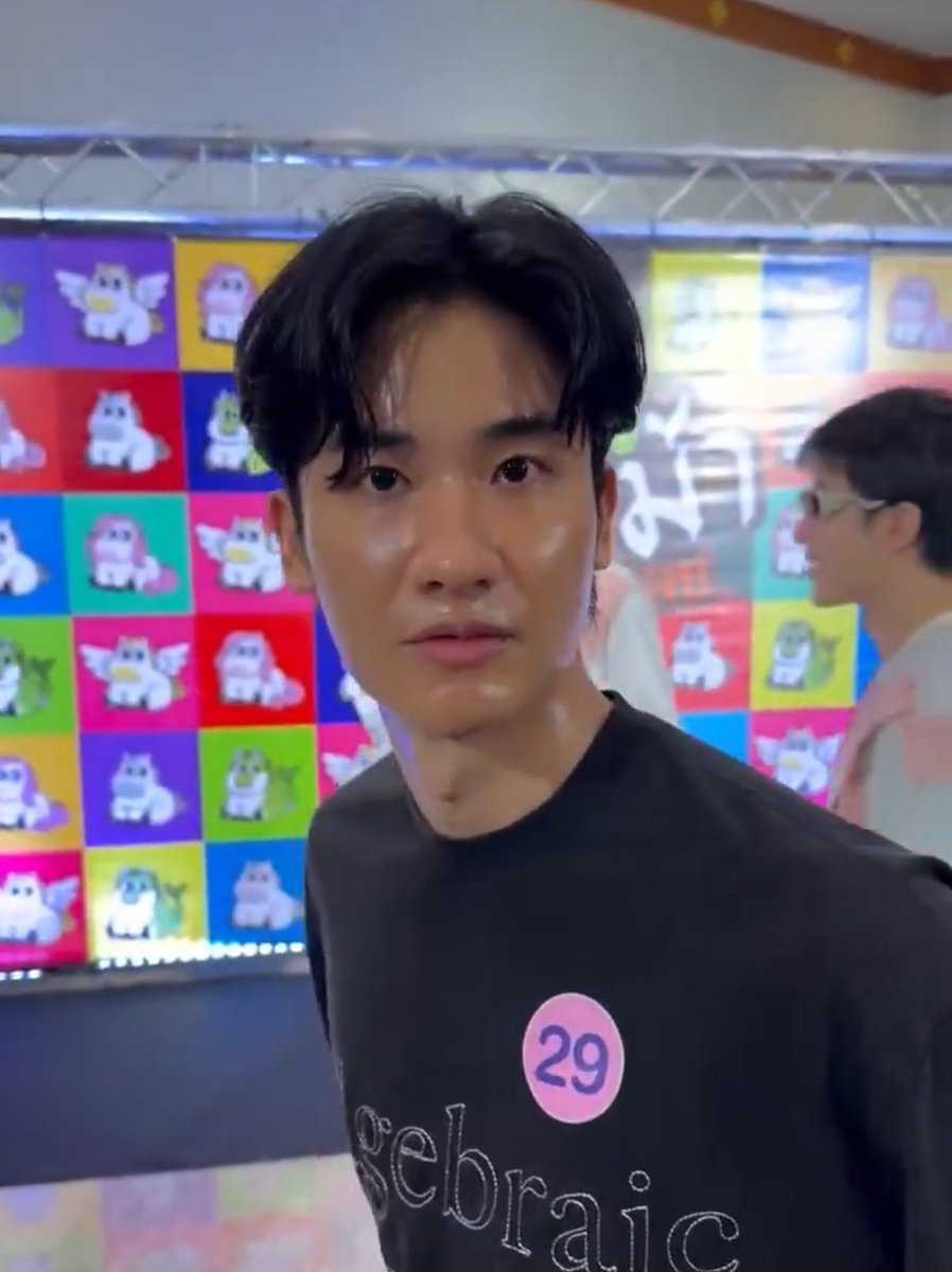 Supannisa_a's tweet photo. 2018 : จ. as เจ็บไข้ได้ป่วย (get sick) 
2019 : อุน. as ฝุ่น (dust)
2020 : น. as นอนหลับทับสิทธิ์ (abstention)
2023 : back to the past as Adam
2024 : up and above as หน้าลอย (floating face)
2025 : world-class as polcasan
2026 : ธีม ม.ม้า as หน้า “มัน”

: #GMMTVOuting2026 #เตนิว ✿ https://t.co/NmL7yVaUlp