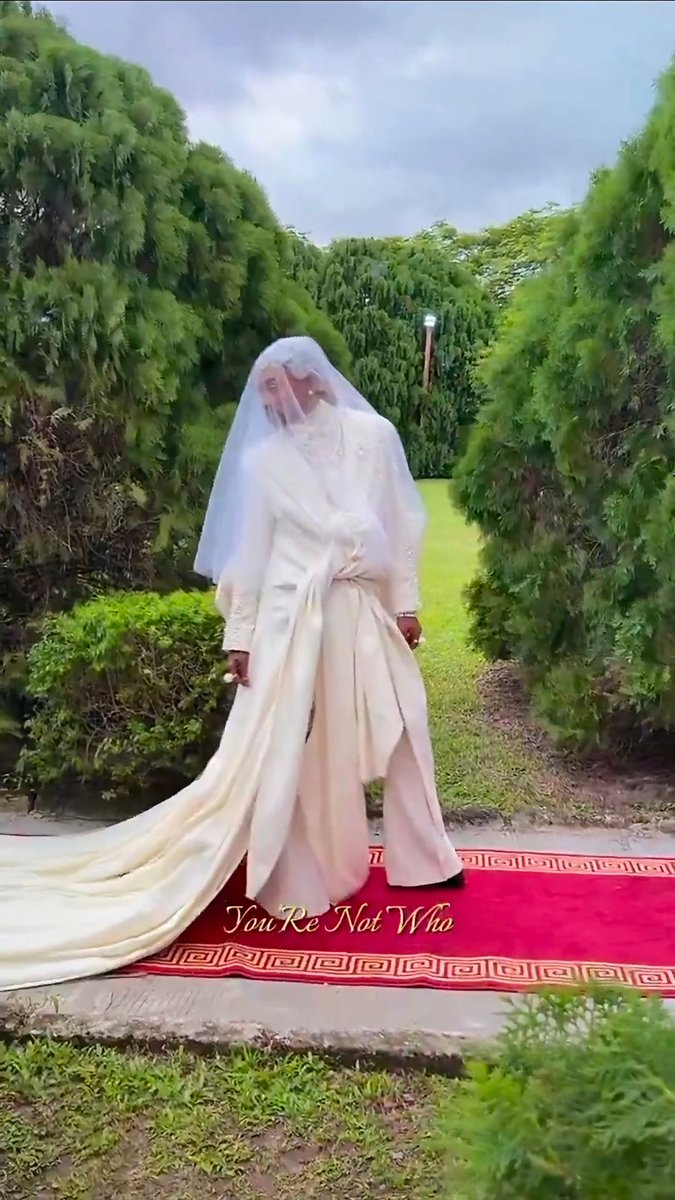 GuyMr10's tweet photo. This f^^l is the pioneer of crossdressing in Nigeria, at 45 he just married himself off 😂 https://t.co/HqoCVwSmCp