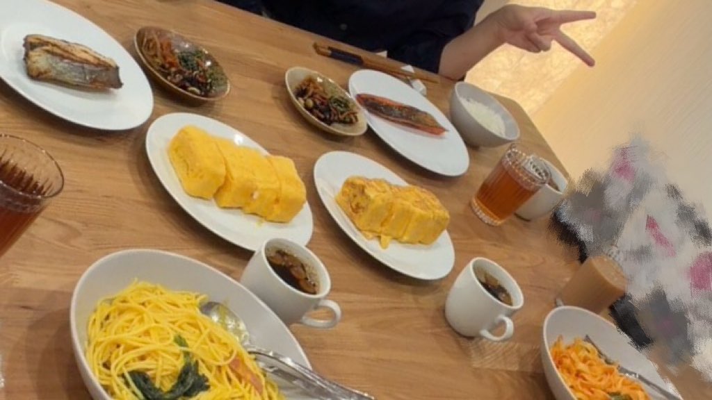 zero73_10's tweet photo. コスプレ おそくほー
久々にゆいちゃんしてきた
ぼた餅と卵焼き作ってきた✌️
キレイにmrfs兄弟とkanyuiで洋食、日本食わかれました😌
 #ngnのぼた餅大作戦0615 https://t.co/Act9O4i7LO