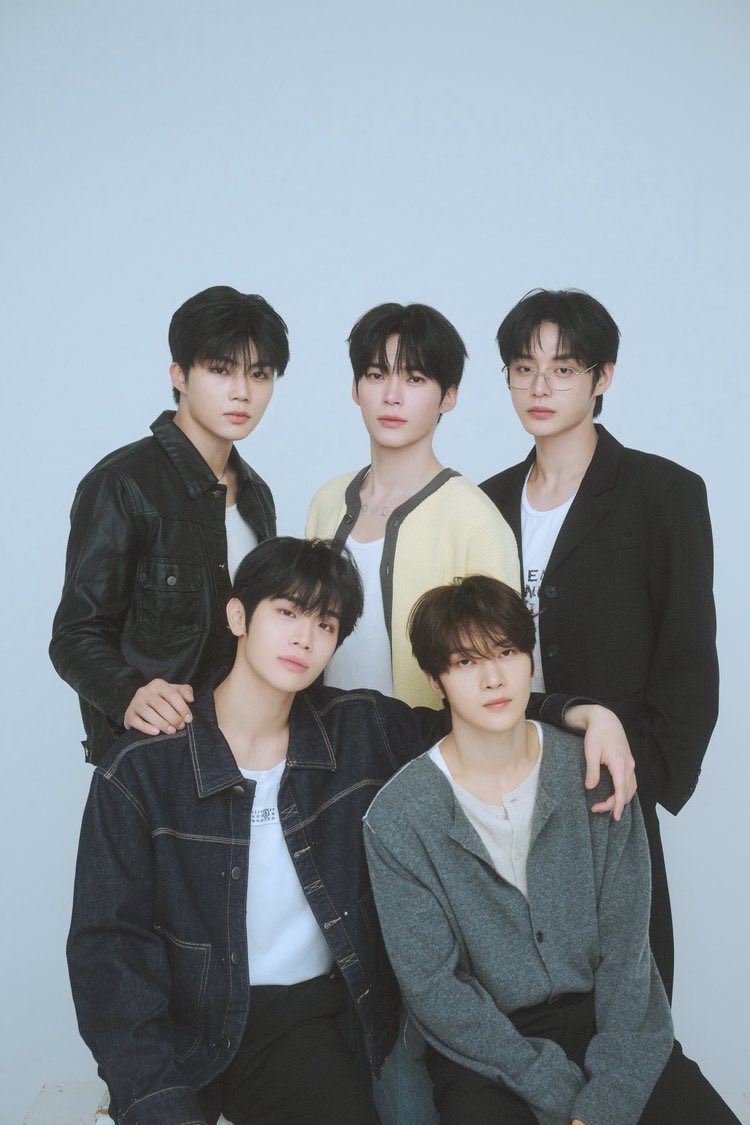 matthew_Nozomi's tweet photo. arのwebライターさん出てきてください。
なんですかこの素晴らしいプロフィール文は。

ー子ギツネのようなキュートなビジュアルが印象的ですが、実はゴリゴリのダンスナンバーで会場を沸かせるステージメーカーの一人。スウィートなお顔の下の、信じられないほど筋骨隆々のボディから繰り出されるー https://t.co/OWWsfoUWGz
