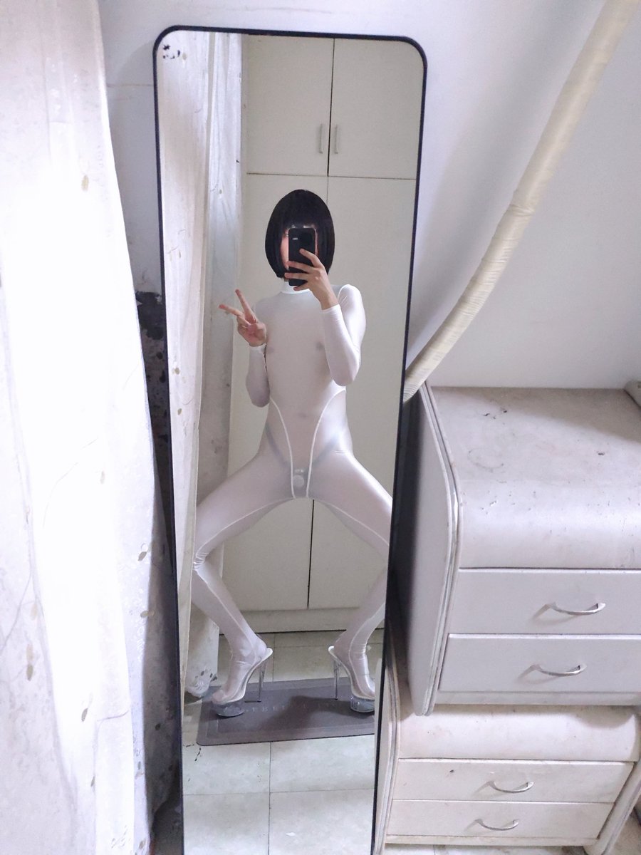 cdxx_rbq's tweet photo. 超爱连体紧身衣！第一次穿跟这么高的鞋子💕
#男娘 #贞操锁 https://t.co/gCqbunUe5R