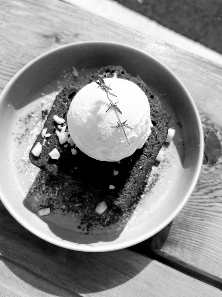 12COFFEEANDBAKE's tweet photo. 本日もご来店頂き誠に有難うございました🙌🏼明日も9〜18時(LO16時半)で営業しますので何卒宜しくお願い致します🙇明日もバナナブレッドやプレートやアップルパイなどcoffeeやラテなどと是非☕️のんびりとお待ちしております☺️#武蔵小杉 #カフェ https://t.co/0ajtyesvvZ