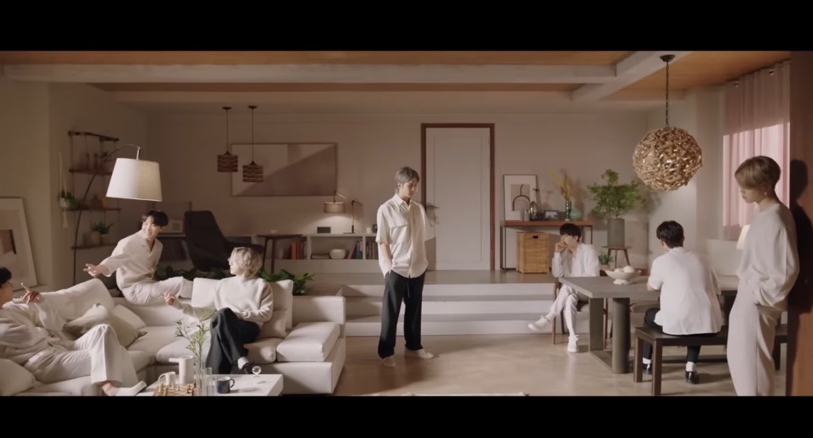 iahvyk's tweet photo. GUESS THE BTS MV https://t.co/mvZXFvpOQn